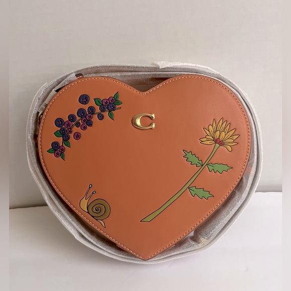 New Coach X Observed By Us Heart Crossbody - Picture 4 of 9